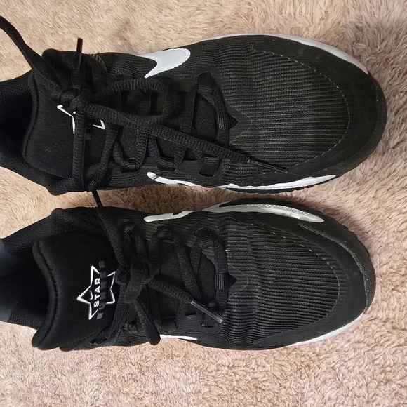 Nike Black and White Athletic Shoes - Picture 2 of 2